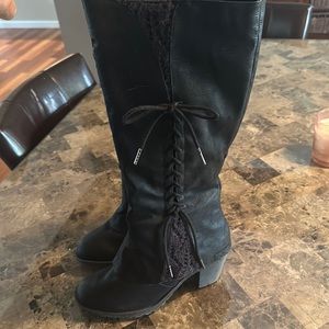 LUKEES boots never worn sz 8. Lace tie detailing on the side. 2-21/2" heel!